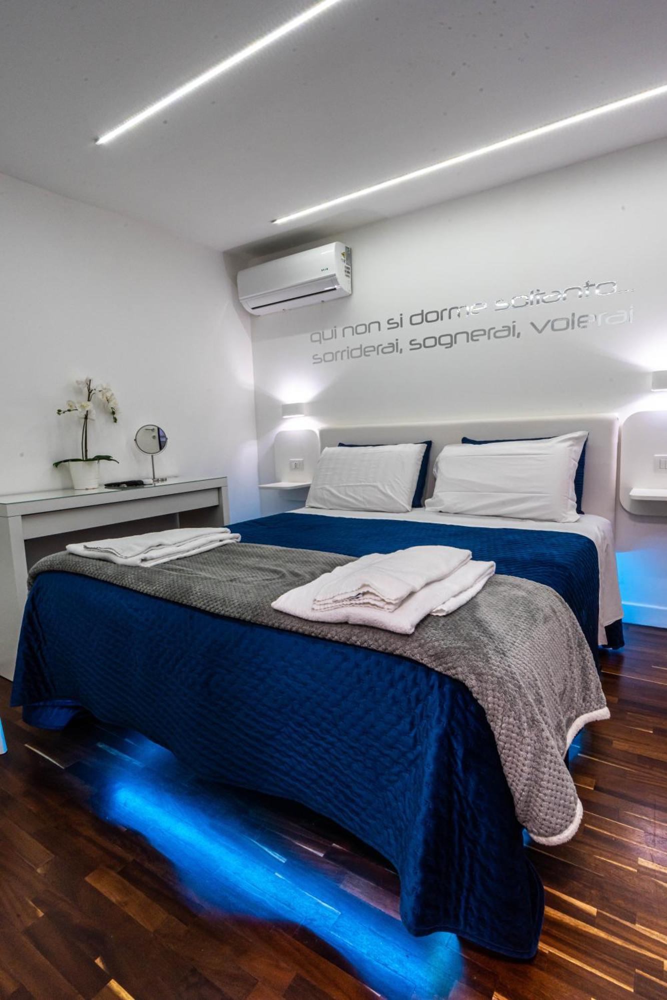 Skyhouse Duomo Bed & Breakfast Napoli Eksteriør bilde